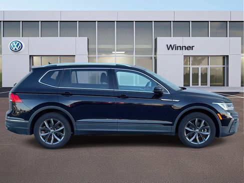 Used 2023 Volkswagen Tiguan SE w/ Panoramic Sunroof Package AWD/4WD image 6