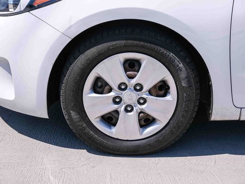 Used 2017 Kia Forte LX FWD image 10