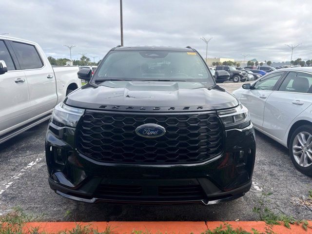 Used 2025 Ford Explorer ST-Line AWD/4WD image 2