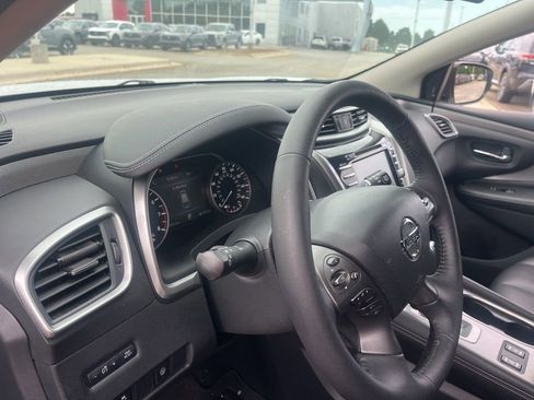 Used 2022 Nissan Murano SV FWD image 9