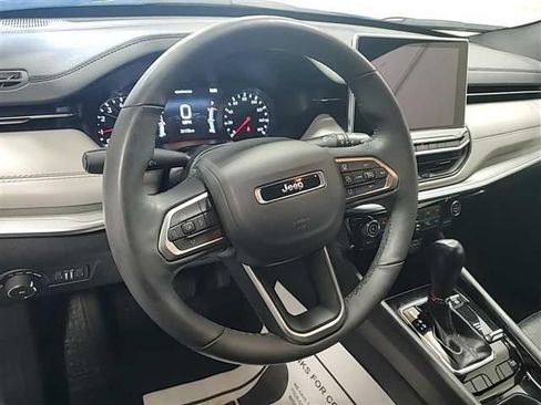 Used 2025 Jeep Compass Limited AWD/4WD image 9