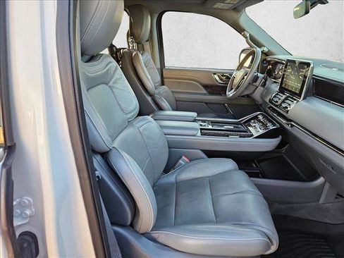 Used 2019 Lincoln Navigator Select RWD image 20