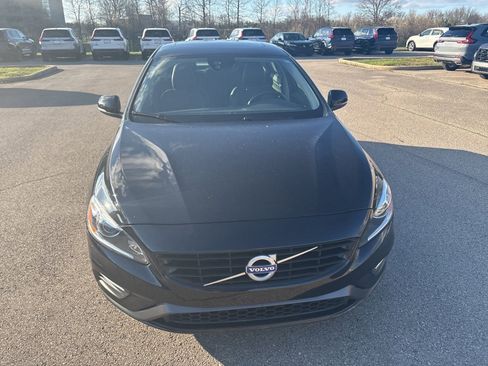 Used 2018 Volvo S60 T5 Dynamic image 16