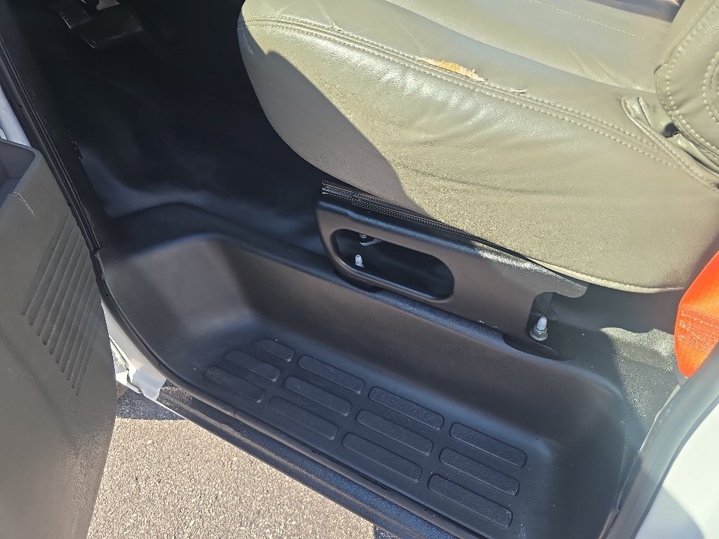 Used 2018 Chevrolet Express 2500 w/ Driver Convenience Package RWD image 15