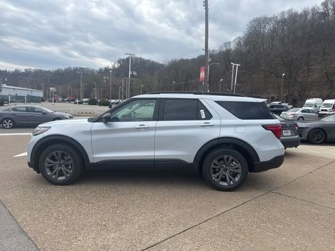 New 2026 Ford Explorer Active w/ Active Comfort Package AWD/4WD image 4