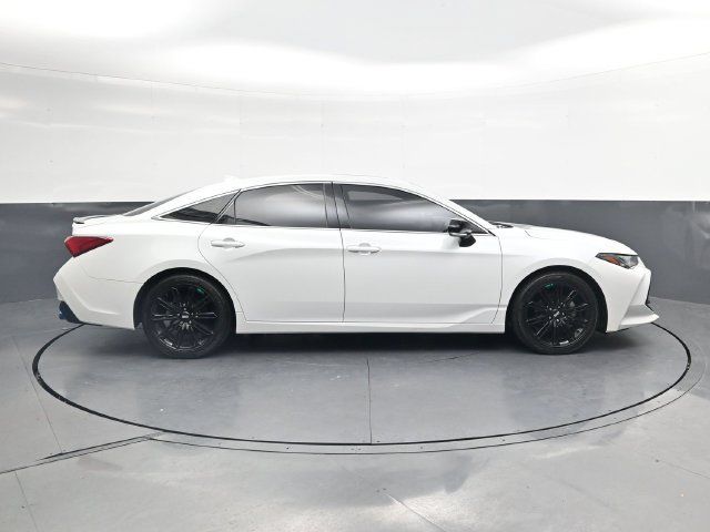 Used 2019 Toyota Avalon Touring FWD image 3