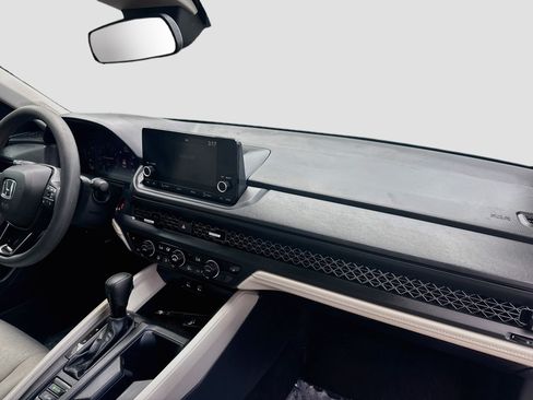 Used 2023 Honda Accord EX image 31