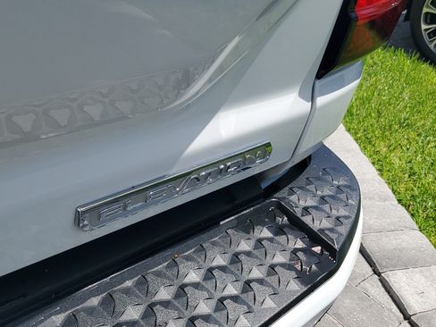 Used 2025 GMC Canyon Elevation RWD image 9