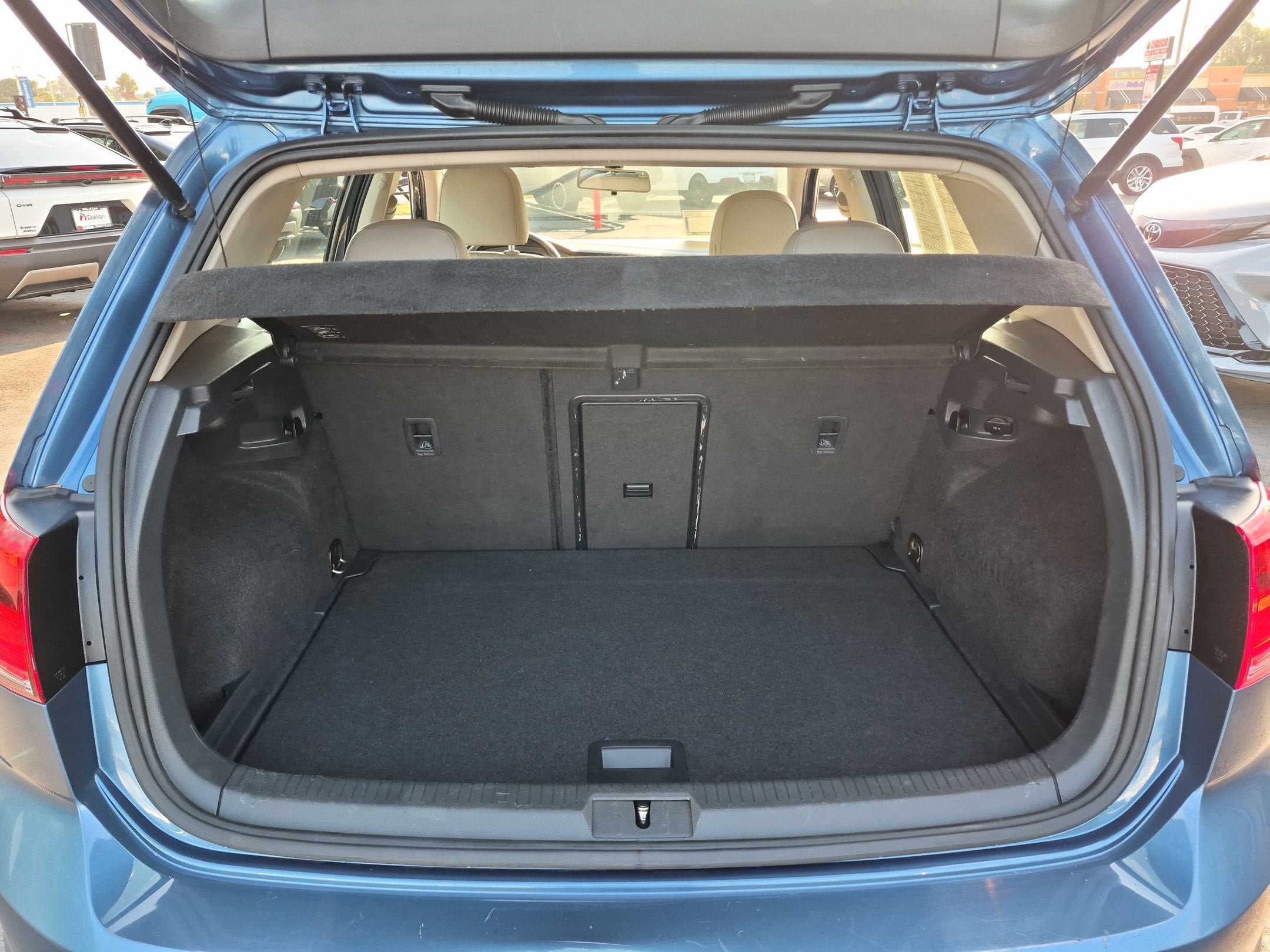 Used 2016 Volkswagen Golf SE w/ Lighting Package FWD image 23