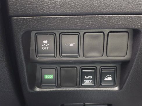 Used 2016 Nissan Rogue SL image 25