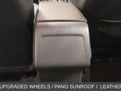 Used 2024 Volkswagen Jetta SE w/ Panoramic Sunroof Package FWD image 33