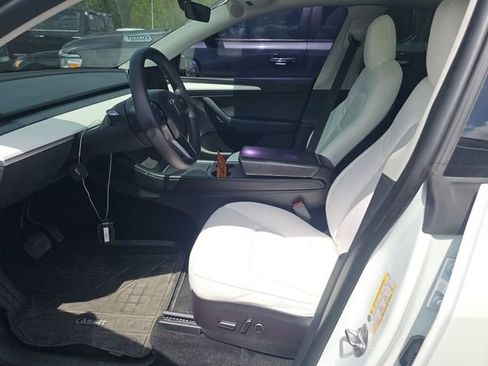 Used 2022 Tesla Model Y Long Range image 5