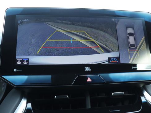 Used 2021 Toyota Venza Limited image 33