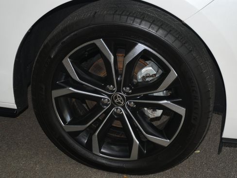 Certified 2025 Toyota Sienna Platinum FWD image 21