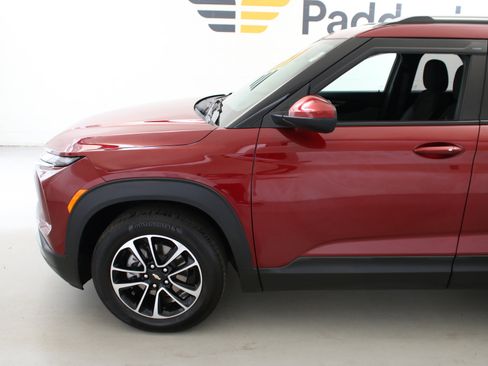 Used 2024 Chevrolet TrailBlazer LT w/ Convenience Package FWD image 5