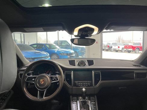Used 2017 Porsche Macan image 23