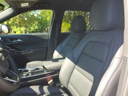 New 2026 Chevrolet Equinox LT w/ Convenience Package II AWD/4WD image 16