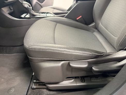 Used 2025 Buick Encore GX Preferred AWD/4WD image 13