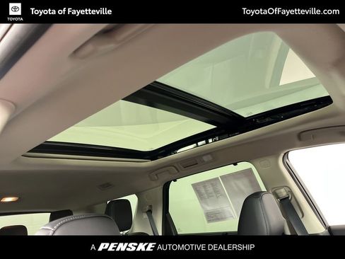 Used 2025 Nissan Pathfinder Platinum image 6