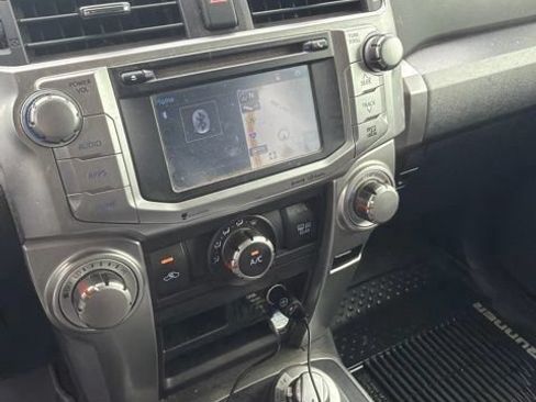 Used 2017 Toyota 4Runner SR5 AWD/4WD image 5