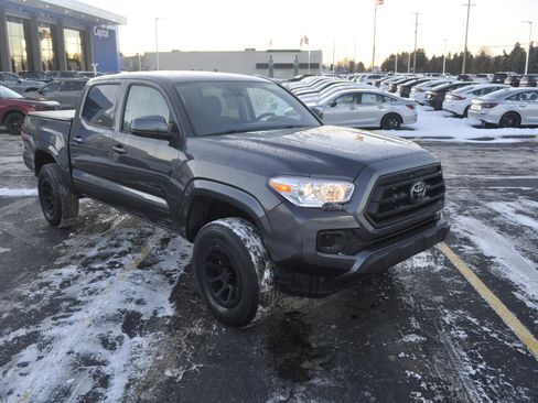 Used 2022 Toyota Tacoma SR image 1