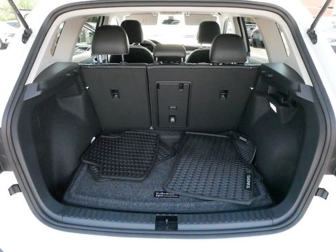 Certified 2025 Volkswagen Taos SE w/ Panoramic Sunroof Package AWD/4WD image 18