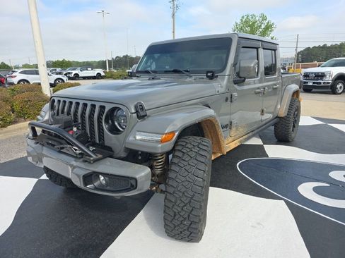 Used 2023 Jeep Gladiator Overland image 2