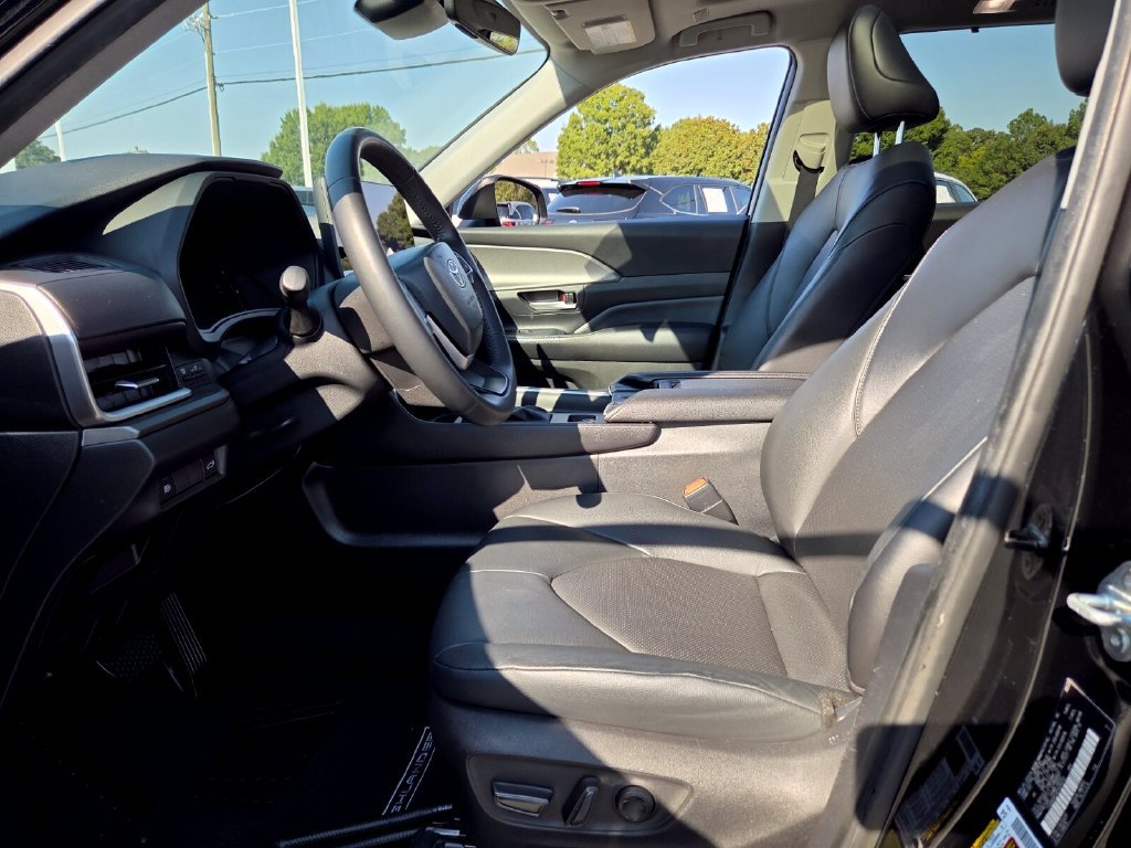 Certified 2024 Toyota Grand Highlander FWD image 5