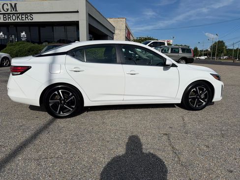 Used 2024 Nissan Sentra SV FWD image 33