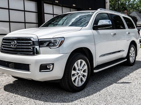 Used 2020 Toyota Sequoia Platinum RWD image 5