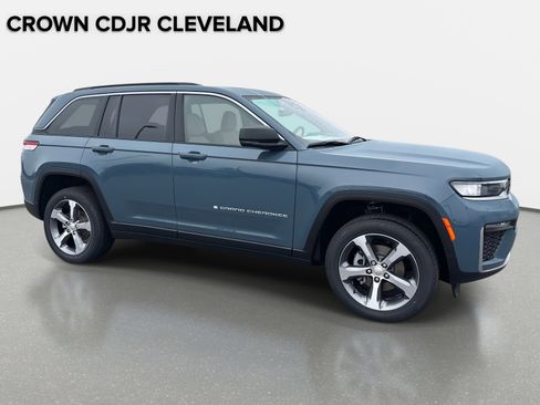 New 2026 Jeep Grand Cherokee Limited w/ Trailer Tow Package AWD/4WD image 2