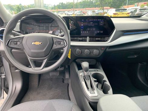 Certified 2025 Chevrolet Trax LS w/ LS Convenience Package FWD image 18