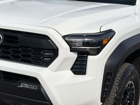 Used 2025 Toyota Tacoma TRD Off-Road AWD/4WD image 11