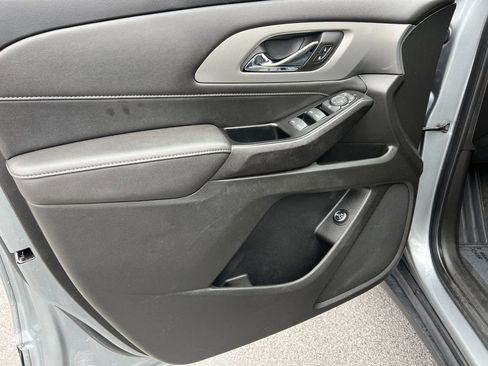 Used 2023 Chevrolet Traverse LT image 21