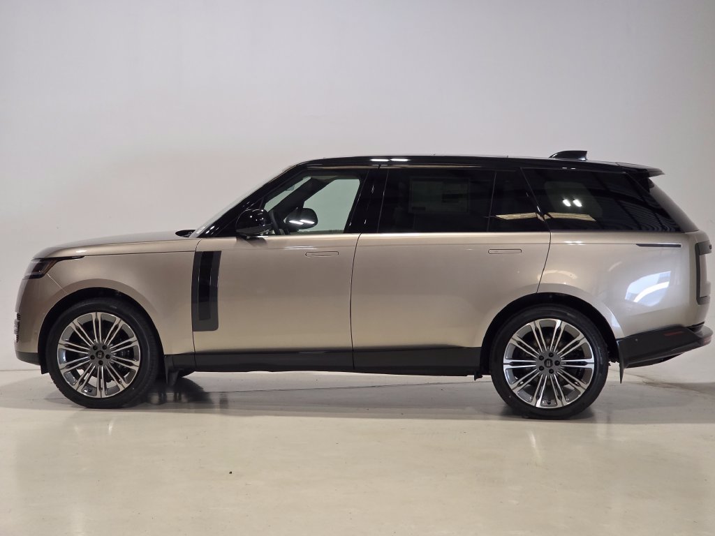New 2027 Land Rover Range Rover Long Wheelbase SE AWD/4WD image 3