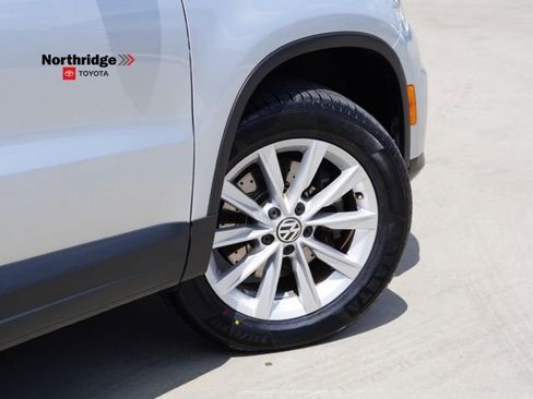 Used 2017 Volkswagen Tiguan Limited w/ Premium Package image 8