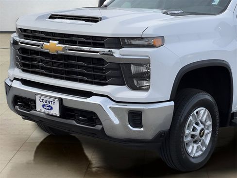 Used 2024 Chevrolet Silverado 2500 LT image 37