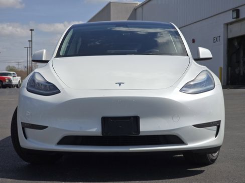 Used 2021 Tesla Model Y Long Range image 10