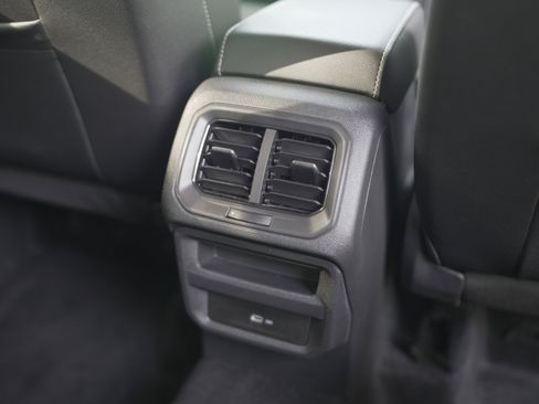 Used 2023 Volkswagen Taos SE image 29