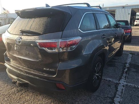 Used 2016 Toyota Highlander XLE AWD/4WD image 3