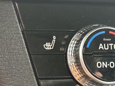 Used 2025 Mitsubishi Outlander SE image 14