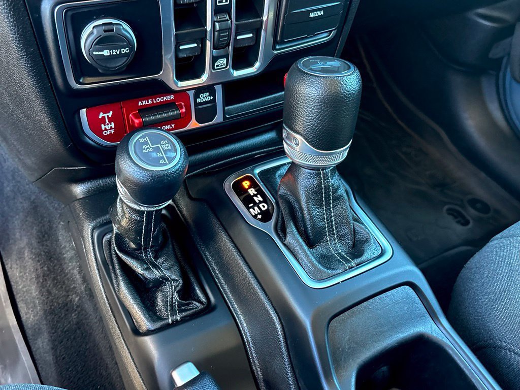 Used 2024 Jeep Wrangler Unlimited AWD/4WD image 16
