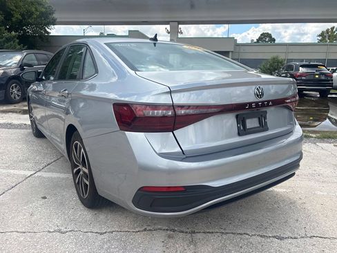 Used 2025 Volkswagen Jetta SE FWD image 5