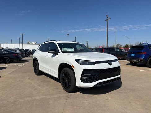 New 2026 Volkswagen Tiguan SE R-Line AWD/4WD image 3