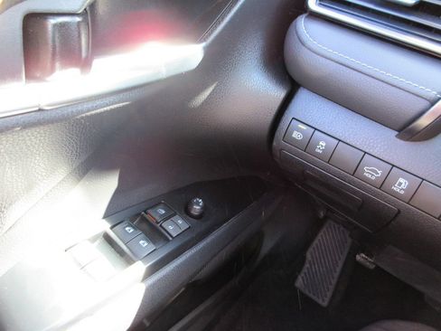 Used 2020 Toyota Camry SE FWD image 21