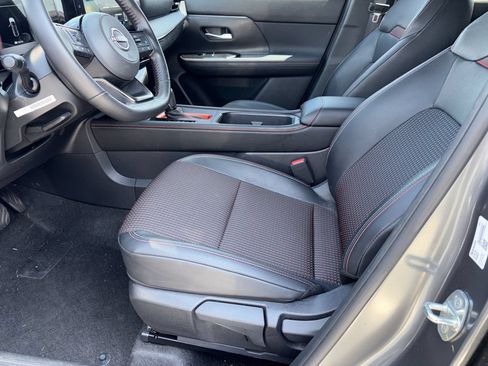 Certified 2025 Nissan Kicks SR FWD image 25