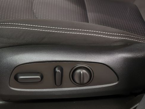 Used 2023 GMC Terrain SLE w/ Driver Convenience Package FWD image 19