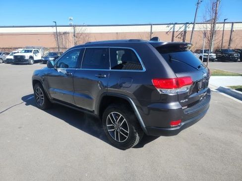 Used 2019 Jeep Grand Cherokee Laredo w/ Security & Convenience Group AWD/4WD image 7