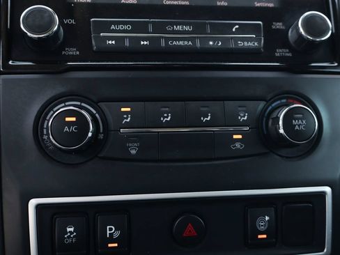Used 2021 Nissan Titan S w/ HD Front GAWR Package AWD/4WD image 31