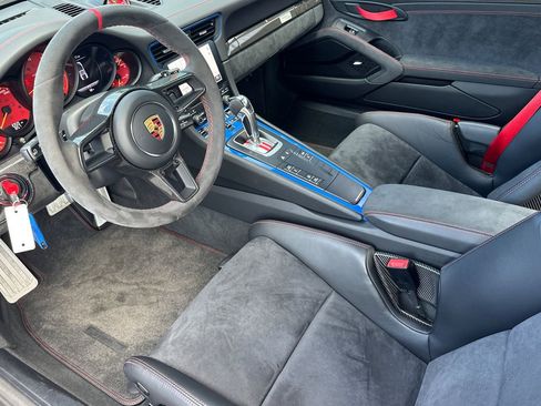Certified 2019 Porsche 911 GT2 RS RWD image 4